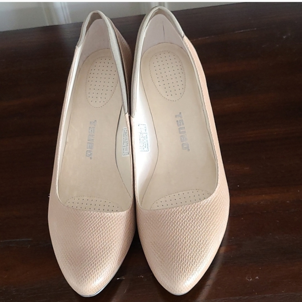Tsubo Fayth Heels Size 10 Shoes Pumps Nude Tan Putty Comfort Career Snake.